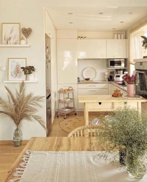 Очаровательная светлая кухня. 01