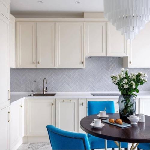 Кухня - гостиная в стиле неоклассика. 04