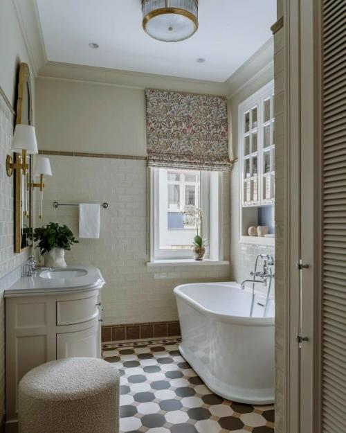 Интерьер выполненный в стиле современной классики, которая стала основным стилистическим направлением с самого начала. 01