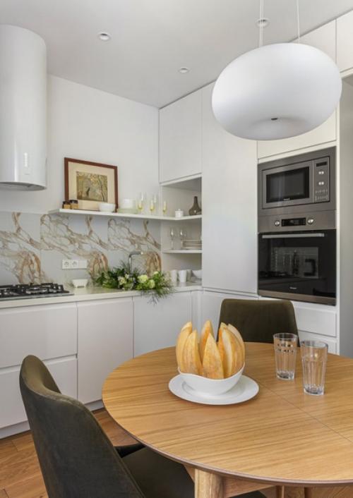 Двухкомнатная квартира в брежневке.