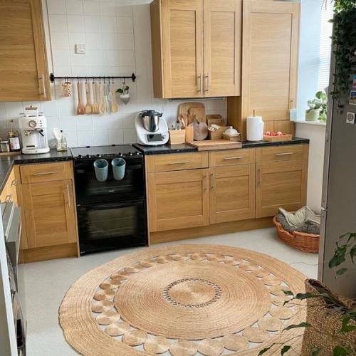 Атмосферная кухня - гостиная в экостиле. 03