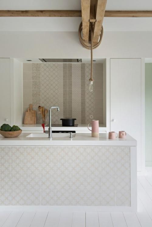 Спокойные интерьер и необычные акцентные стены. 06