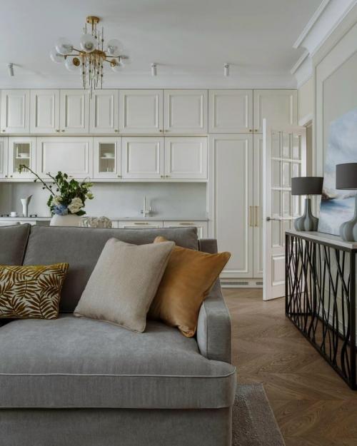 Интерьер выполненный в стиле современной классики, которая стала основным стилистическим направлением с самого начала. 07