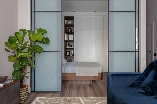 Наглядный пример, что и из типовой однушки можно сделать комфортную студию. 05