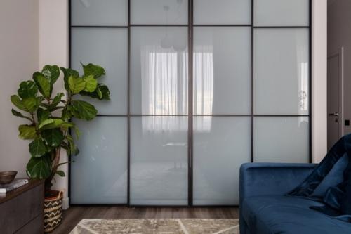 Наглядный пример, что и из типовой однушки можно сделать комфортную студию. 03