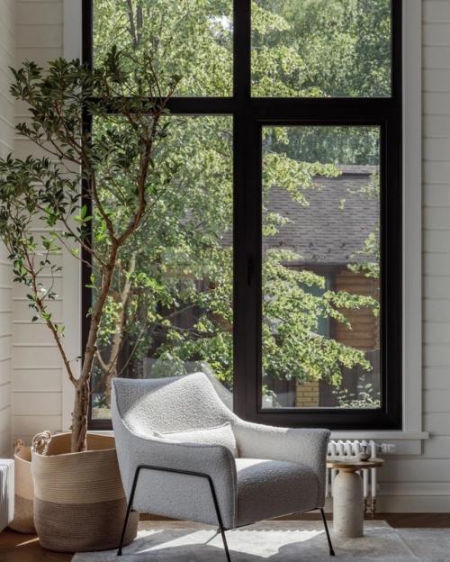 Этот дом расположен в живописном месте - вдали от городской суеты, среди зелени и тишины. 07