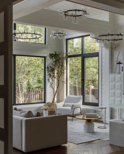 Этот дом расположен в живописном месте - вдали от городской суеты, среди зелени и тишины. 09