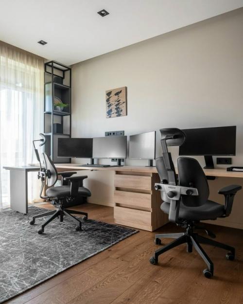 Этот проект - результат работы архитектора, который создавал интерьер для своей семьи. 03