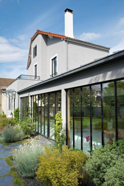 Спокойные интерьер и необычные акцентные стены. 04