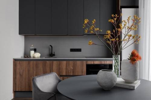 Наглядный пример, что и из типовой однушки можно сделать комфортную студию. 01