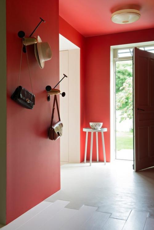 Спокойные интерьер и необычные акцентные стены. 05