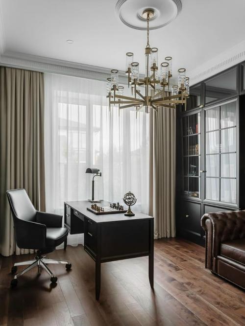 Современный и функциональный загородный дом с элементами классики и яркими акцентами сочетает в себе удобство, гармонию и выразительный дизайн. 07