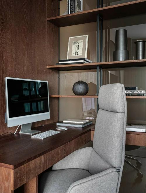 Это интерьер, в котором современные формы и сдержанная элегантность переплетаются с атмосферой загадочности. 07