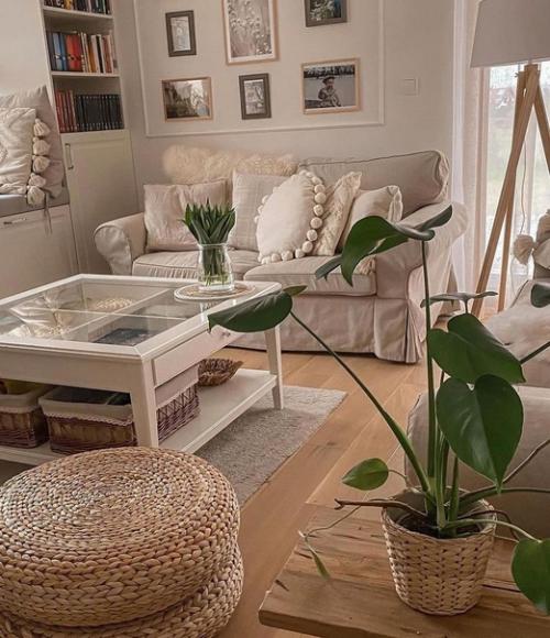 Кухня - гостиная в загородном доме.