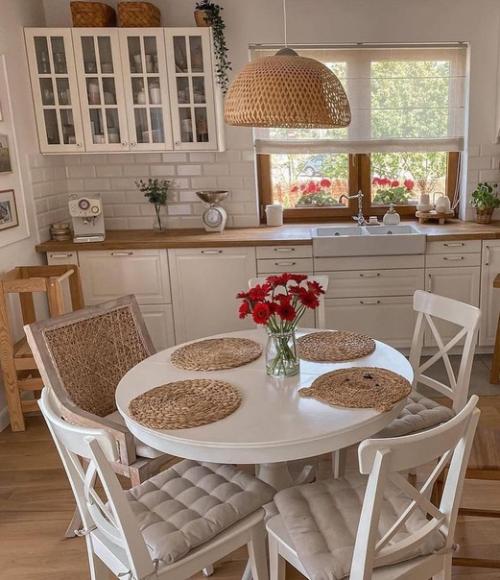 Кухня - гостиная в загородном доме. 01