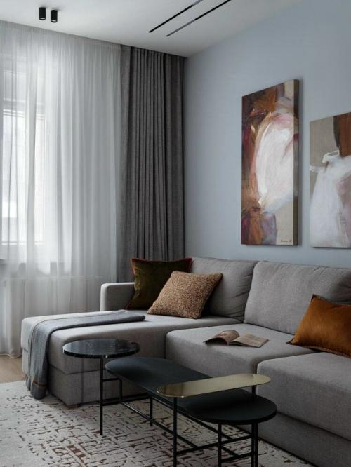 Дизайнеры полностью пересмотрели планировку и создали пространство, где современный стиль гармонично сочетается с функциональностью и комфортом. 06