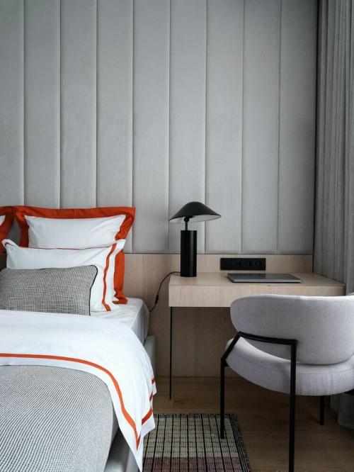 Дизайнеры полностью пересмотрели планировку и создали пространство, где современный стиль гармонично сочетается с функциональностью и комфортом. 09