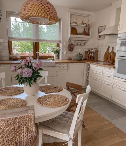 Кухня - гостиная в загородном доме. 02