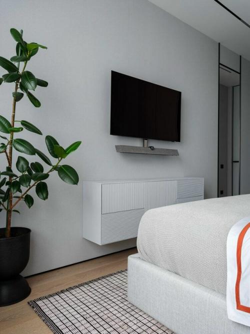 Дизайнеры полностью пересмотрели планировку и создали пространство, где современный стиль гармонично сочетается с функциональностью и комфортом. 02