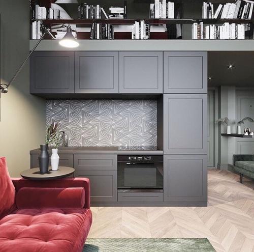 Небольшая квартира с очень высокими потолками. 01