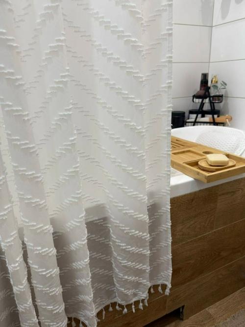 Обновлённая ванная комната получилась светлой, аккуратной и очень уютной.  