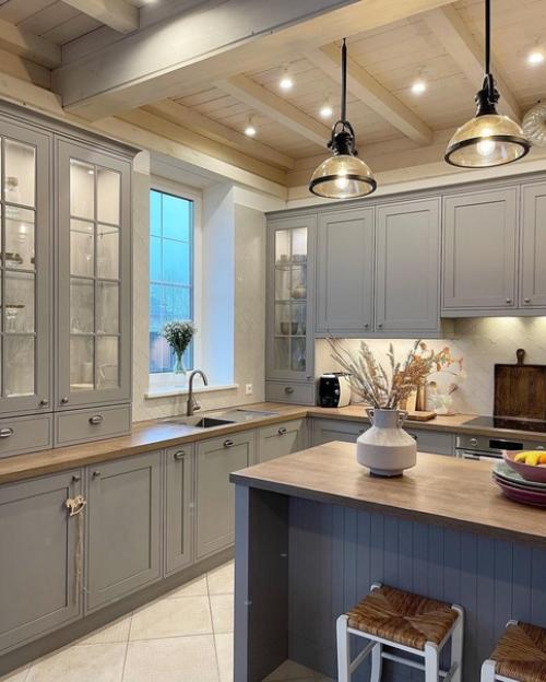 Кухня, в которой просторно - это удача. 04