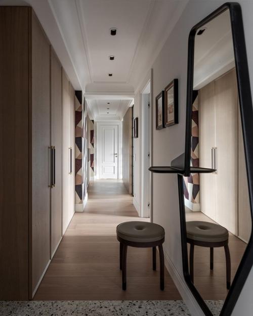 Эстетика европейских арт - галерей органично вписалась в контекст московской Сталинки. 07