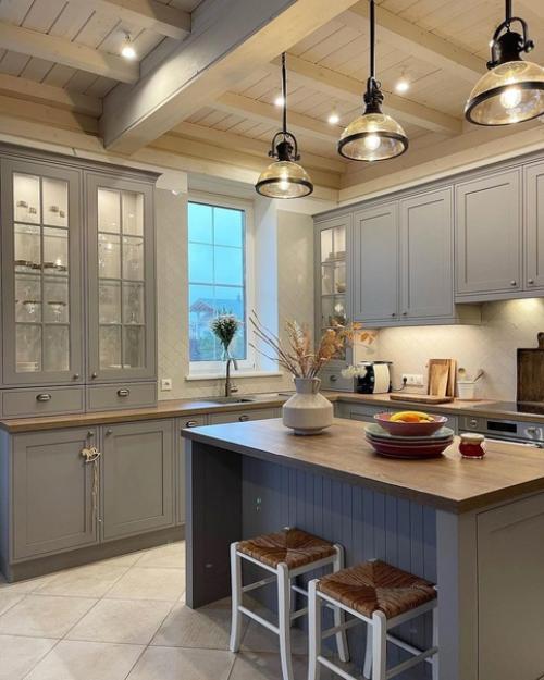 Кухня, в которой просторно - это удача. 05