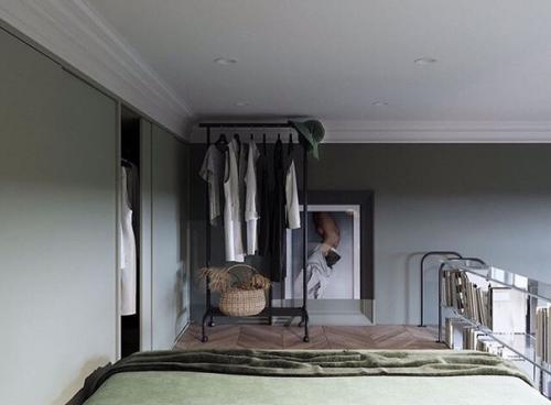 Небольшая квартира с очень высокими потолками. 06