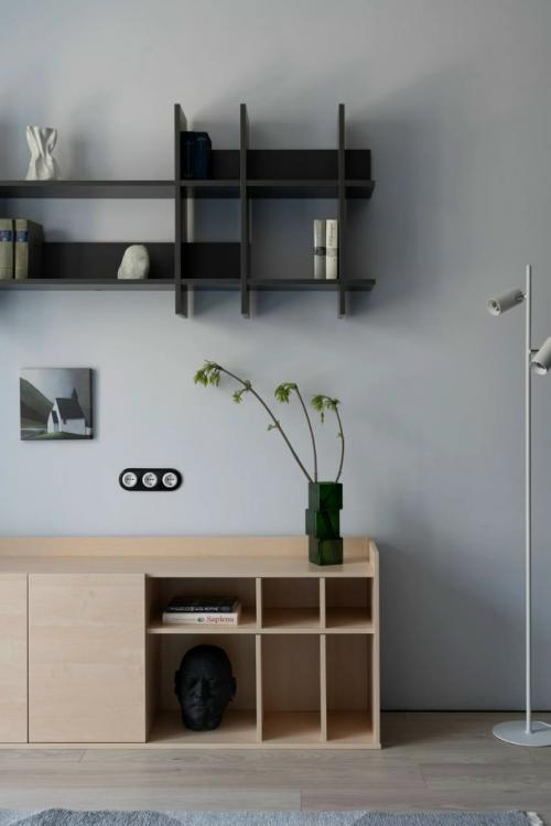 Этот проект - квартира для студентки консерватории, где каждая деталь продумана под компактное пространство и активный образ жизни. 01