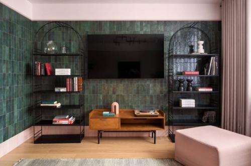 Интерьер квартиры. Очаровательная цветовая гамма, сочетающая яркие акценты с приглушенными оттенками, создает баланс между динамикой и спокойствием. 03