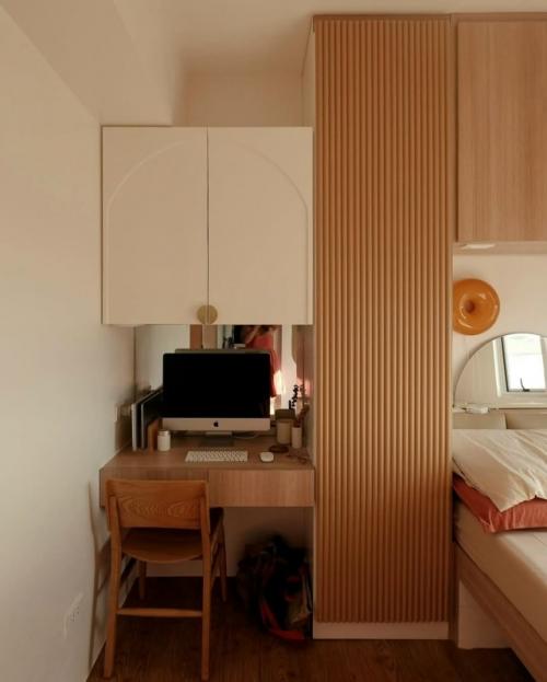 Эта небольшая квартира - наглядный пример того, как даже компактное пространство может стать уютным домом для большой семьи. 04