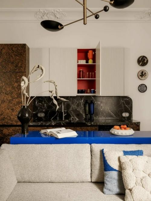 Эта квартира - пример того, как даже небольшое пространство может выглядеть стильно, уютно и дорого. 01