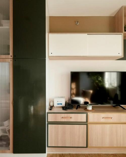 Эта небольшая квартира - наглядный пример того, как даже компактное пространство может стать уютным домом для большой семьи. 02