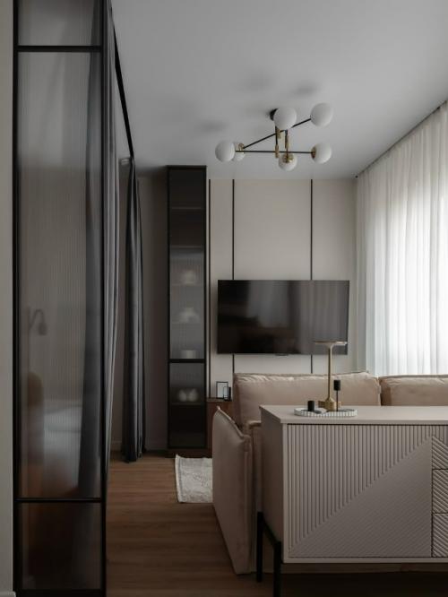 Эта уютная евродвушка - пример того, как даже компактное пространство может стать по-настоящему комфортным и стильным. 03