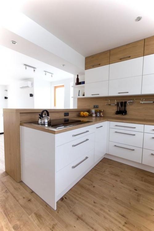 Сочетание белого и дерева, одно из лучших и стильных!