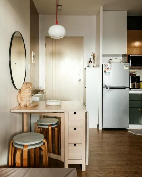 Эта небольшая квартира - наглядный пример того, как даже компактное пространство может стать уютным домом для большой семьи. 09