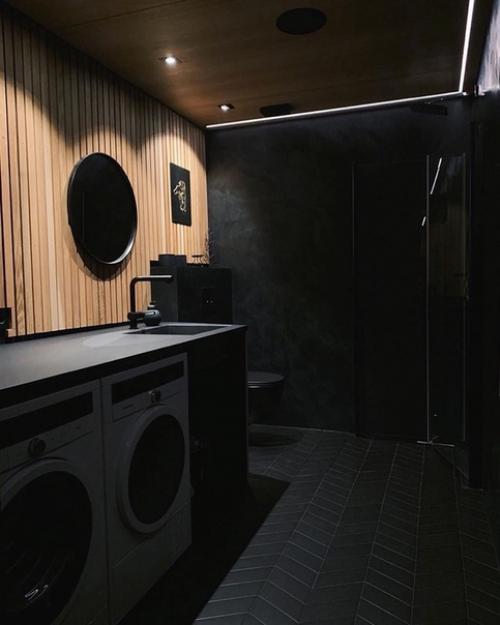 В черной - черной квартире. 04