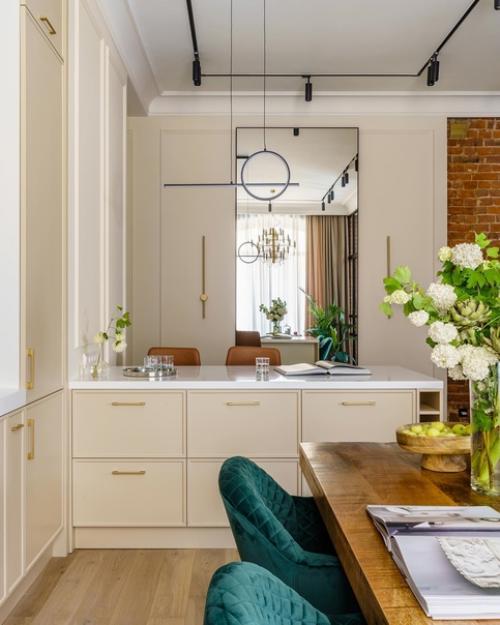 Реализованный интерьер двухкомнатной квартиры с яркими акцентами. 03