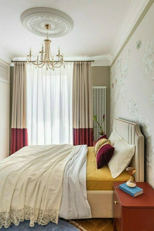 Классический интерьер двухкомнатной квартиры получился элегантным, уютным и очень личным - таким, в котором каждая деталь имеет значение. 04