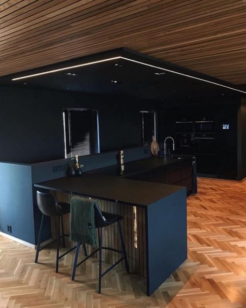 В черной - черной квартире. 02