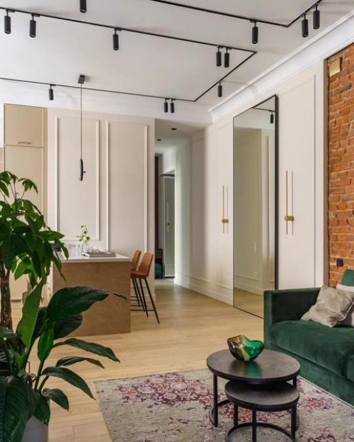 Реализованный интерьер двухкомнатной квартиры с яркими акцентами. 05