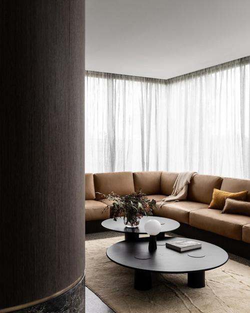 Светлый и безмятежный интерьер, который наполняет жизнь естественным светом и связывает с окружающей природой. 02