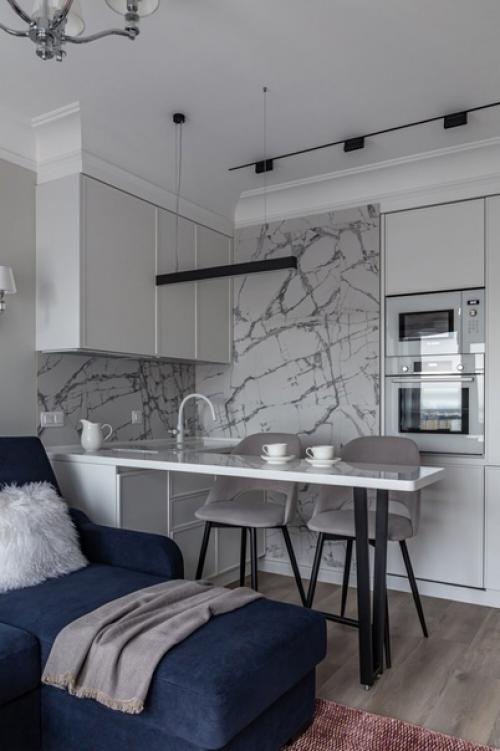 Трехкомнатная квартира в спокойных светлых тонах. 01