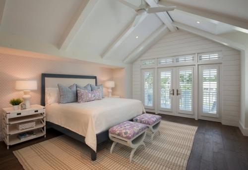 В спальнях под крышей свой шарм и атмосфера. 07