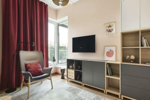 Дерево и яркие акценты: уютный интерьер трехкомнатной квартиры, площадью - 70 кв. 03