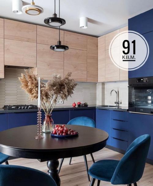 Один из самых ярких и нестандартных интерьеров квартиры, общей площадью 91 кв.