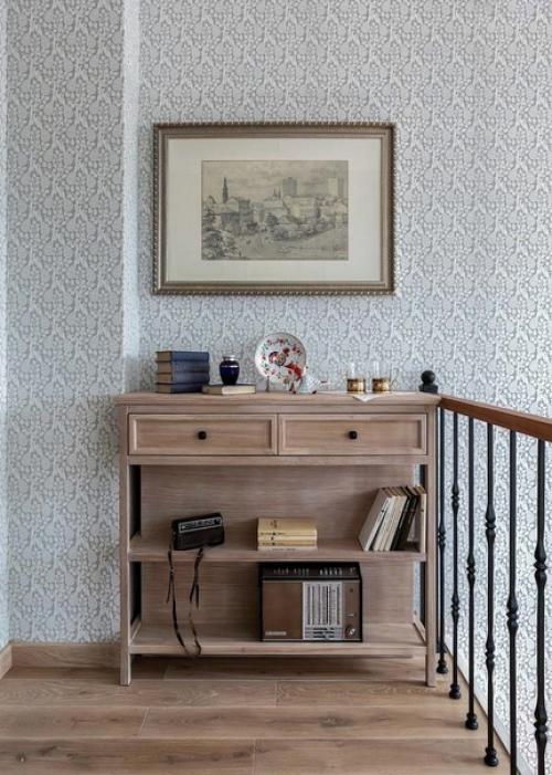 Бабушкина скатерть, старинный буфет, потрясающая отделка: семейный дом с заботой об истории. 07