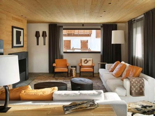 Тёплая атмосфера настоящего горного шале - место, где уют встречается с величием природы. 03