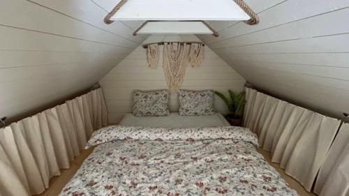 Этот дом словно растворяется в природе - ни одна деталь не выбивается из общей гармонии. 04